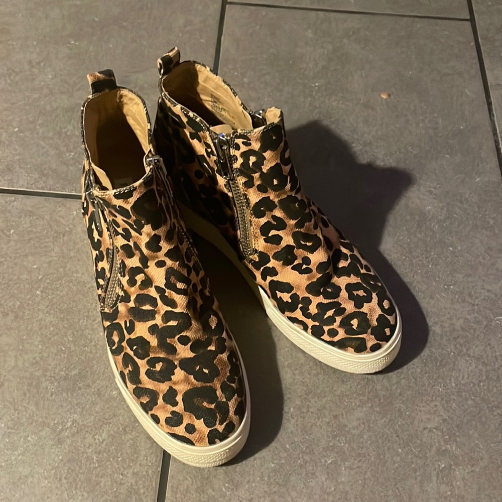 Really cute cheetah print booties!!